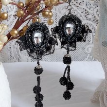 BO Traje de noche bordado con cristales de Swarovski, encaje negro muy antiguo, cuentas redondas tejidas con lentejuelas y cuentas de semillas